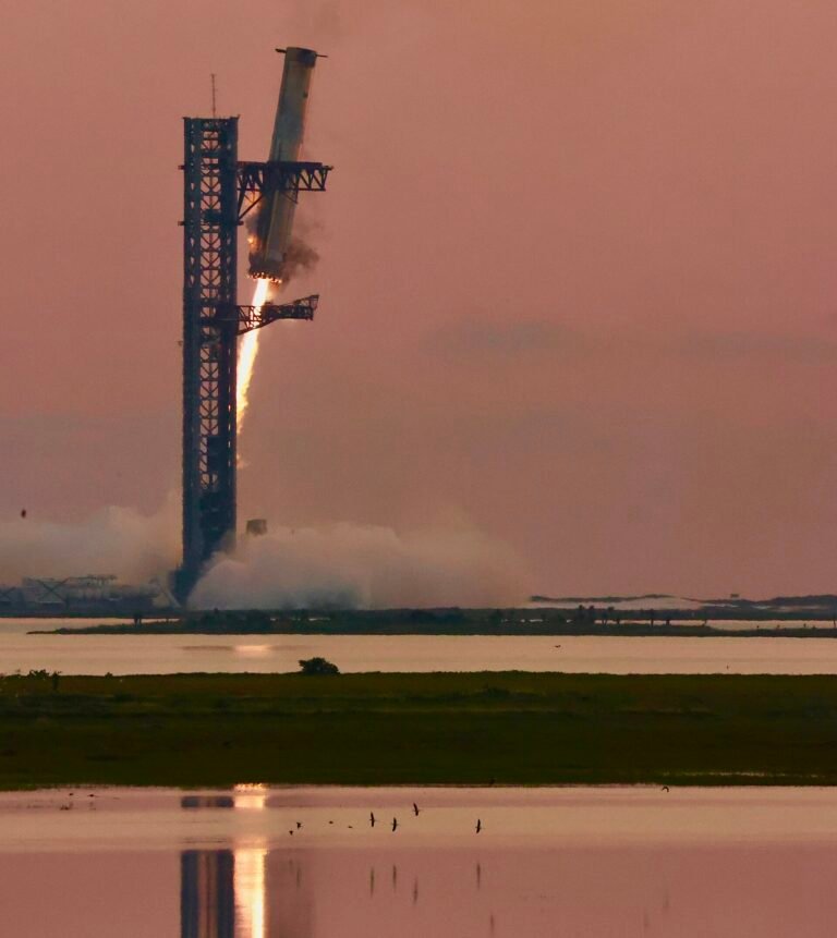 Starship: como uma torre agarrou um foguete de 71 metros no ar