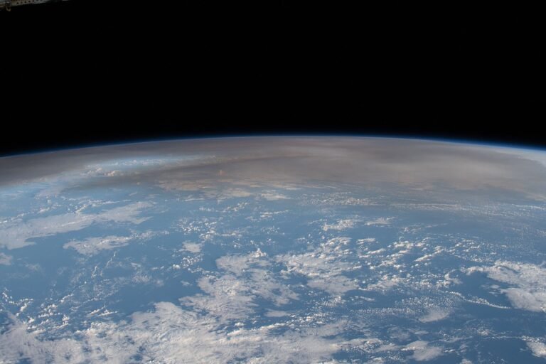 Hunga Tonga: o vulcão submarino que fez a atmosfera inteira reagir